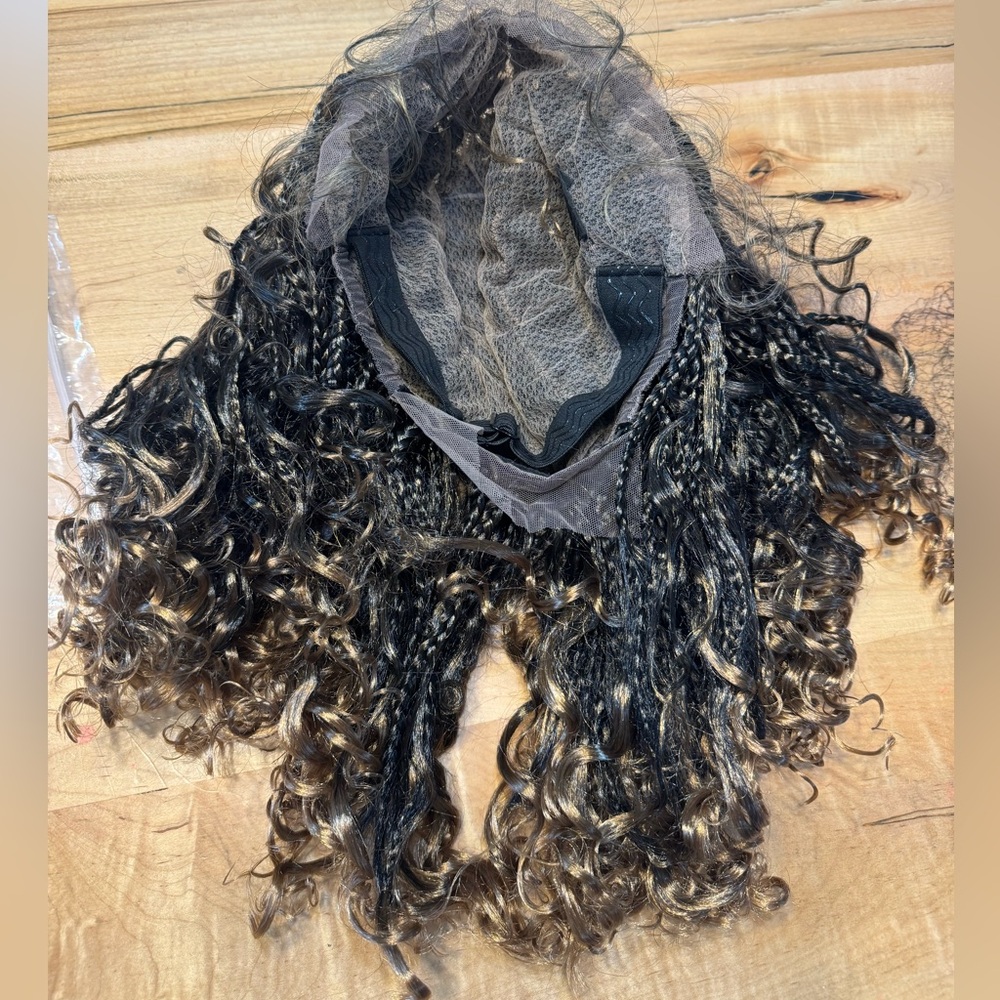 Brown/black wig